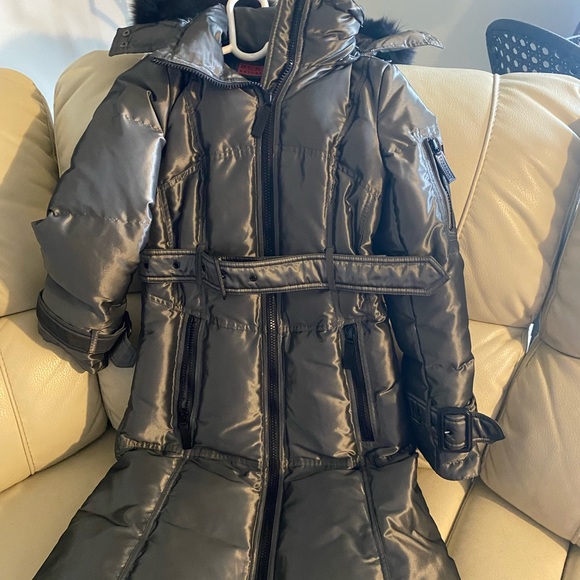 Burberry jacket! Size 4 uk or size 2 US. Beautiful fox fur hood. Stunning coat - Picture 11 of 12